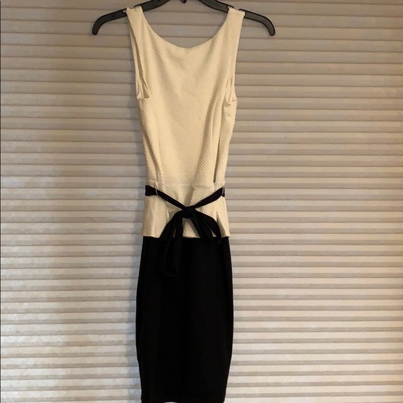 Black and white dress with belt - Picture 1 of 4